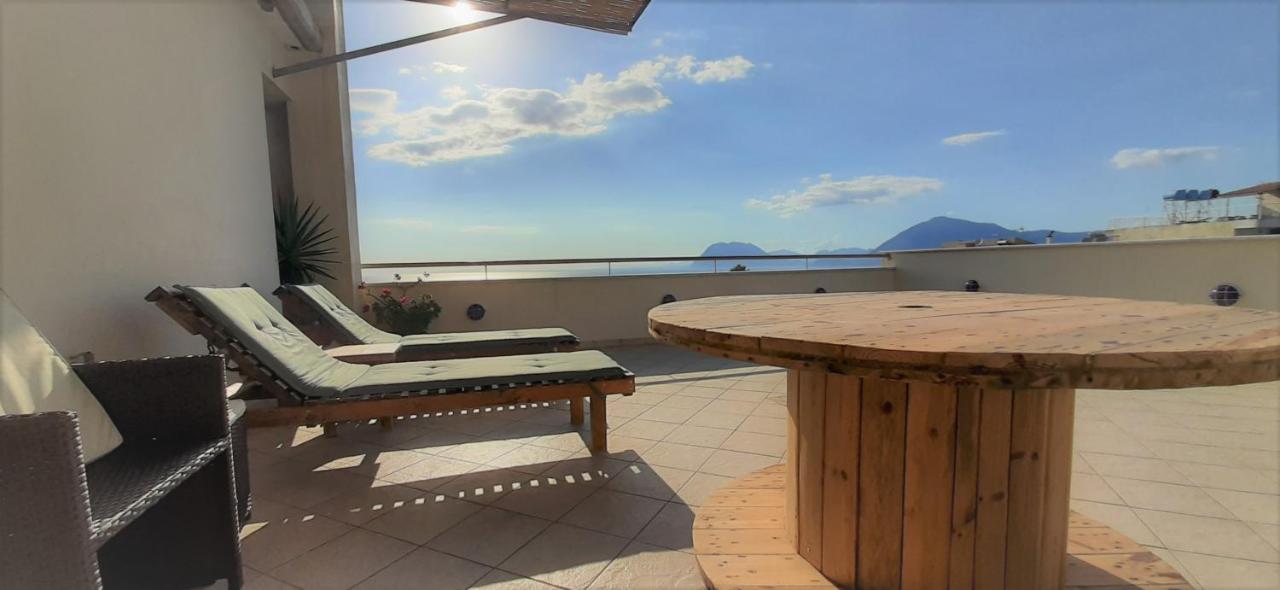 V For The View Apartamento Patras Exterior foto